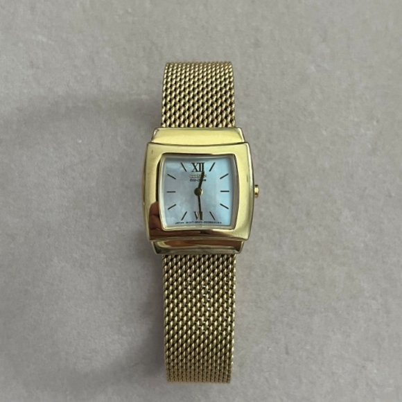 Vintage Gold toned with Mother Of Pearl Face Citizen Ladies Watch - Picture 2 of 4